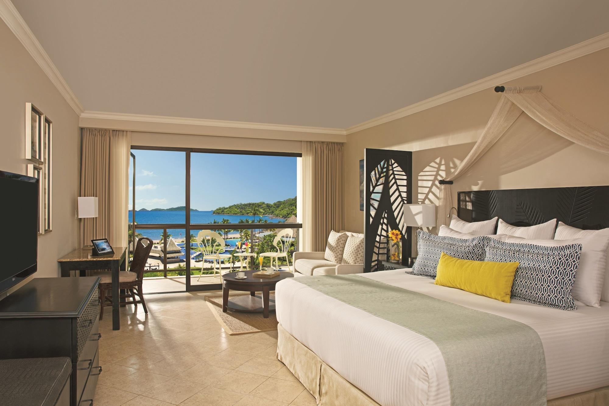 Dreams Playa Bonita All Inclusive パナマ・シティー エクステリア 写真 A room at the Hard Rock Hotel Vallarta