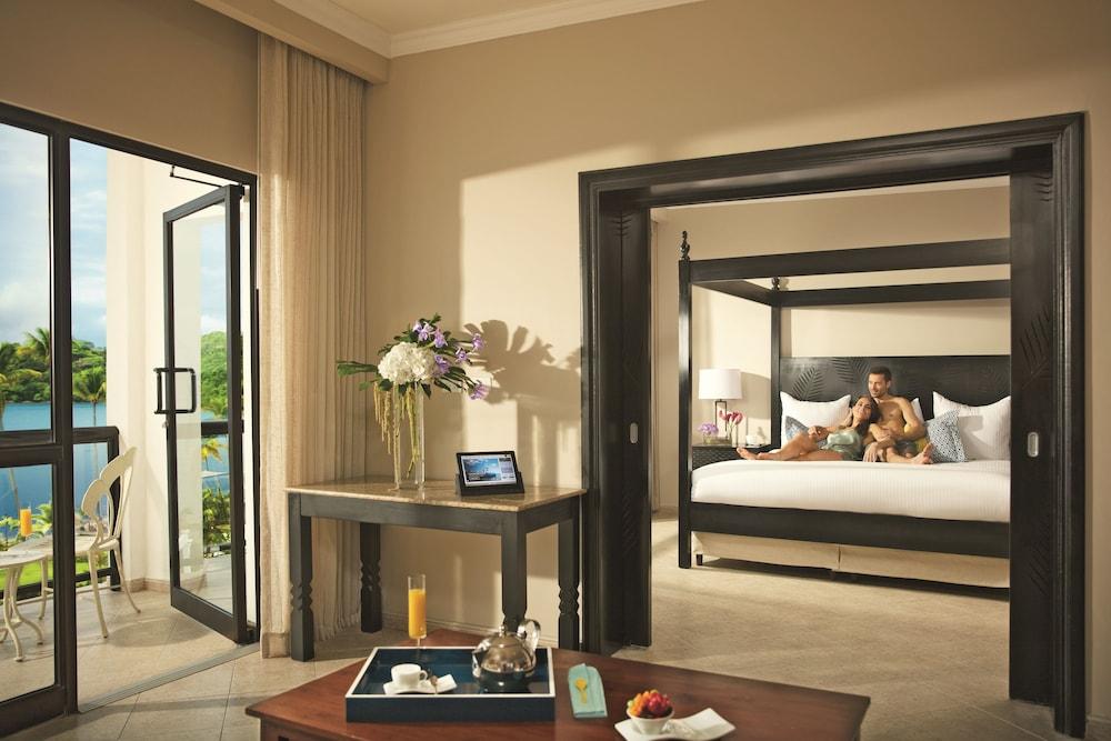 Dreams Playa Bonita All Inclusive パナマ・シティー エクステリア 写真 A suite at the Hard Rock Hotel