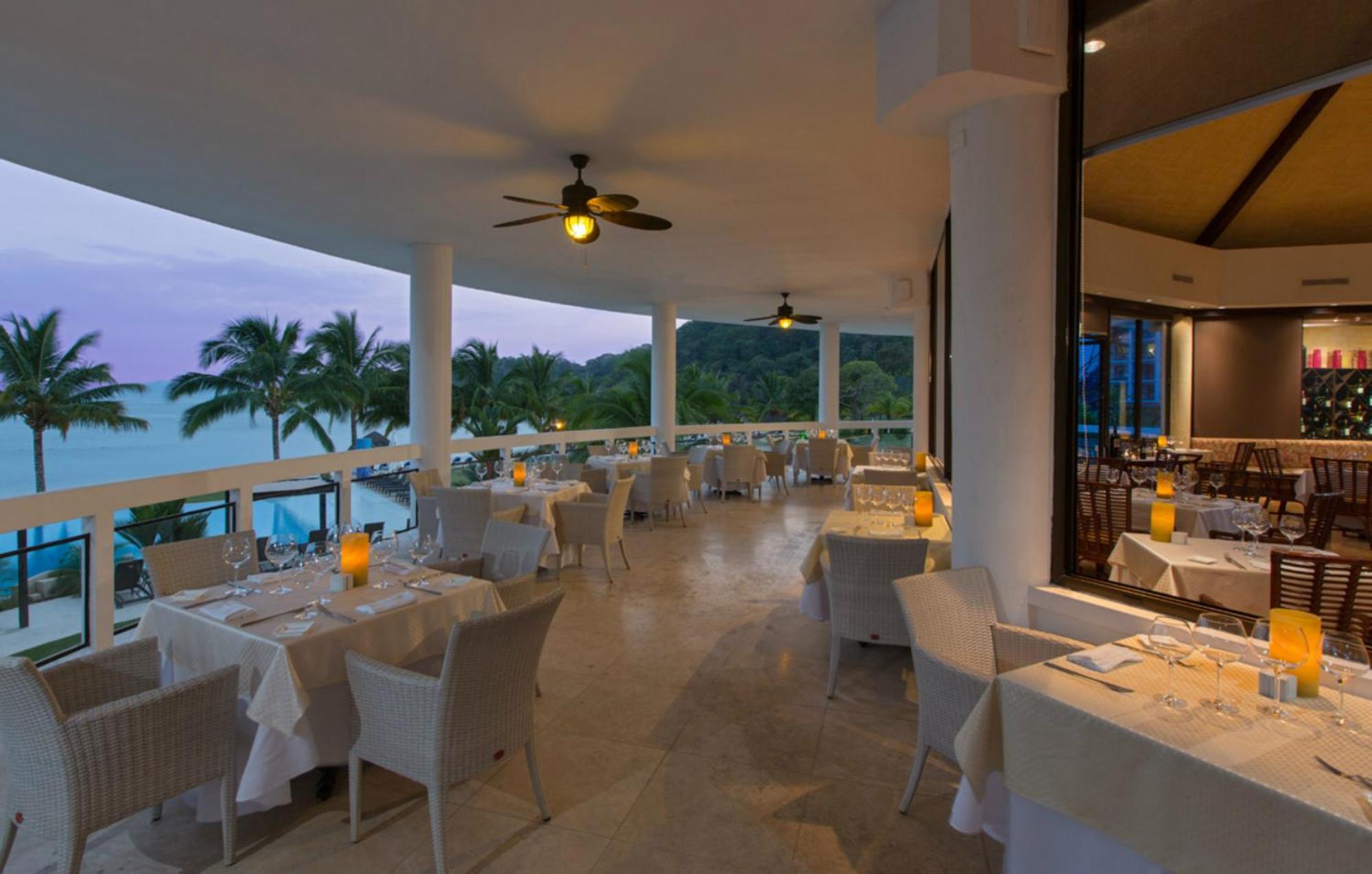 Dreams Playa Bonita All Inclusive パナマ・シティー エクステリア 写真 The Deck at the Ritz-Carlton, San Juan