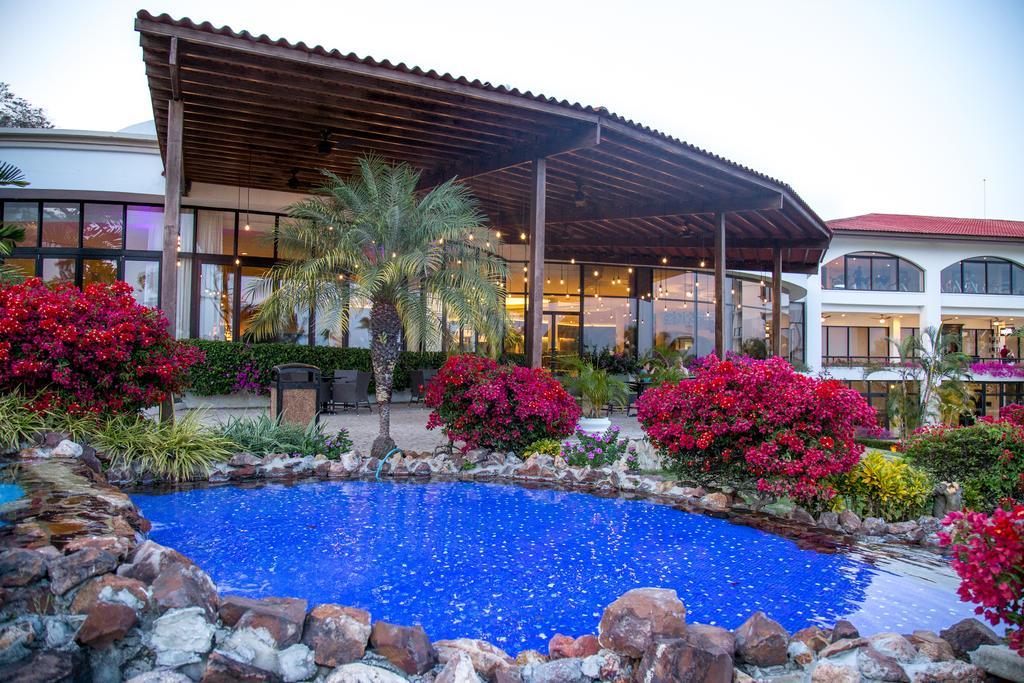 Dreams Playa Bonita All Inclusive パナマ・シティー エクステリア 写真 The resort's main lobby