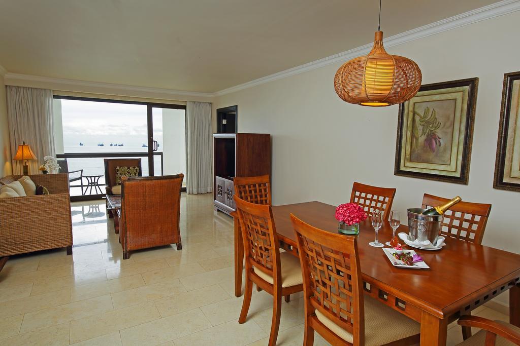 Dreams Playa Bonita All Inclusive パナマ・シティー エクステリア 写真 A living room at the Royal Hawaiian Hotel